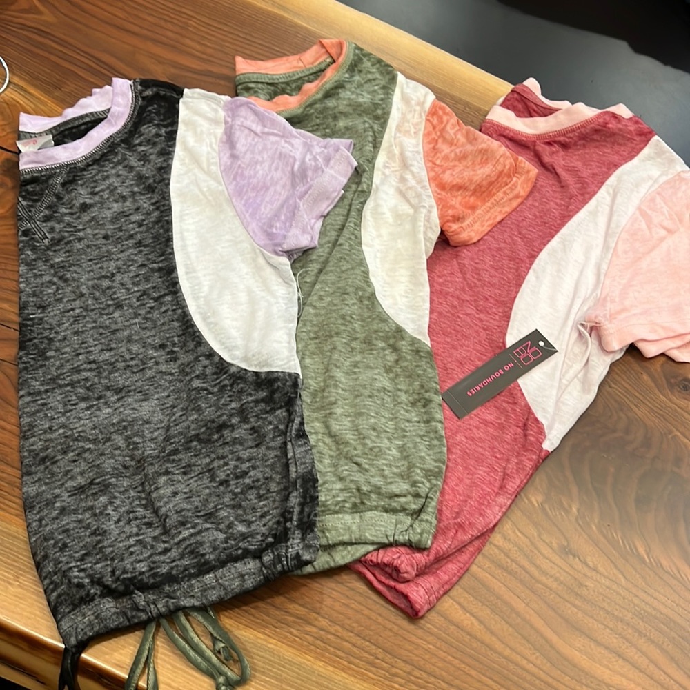 Multi-color Tee-shirts. Set of 3